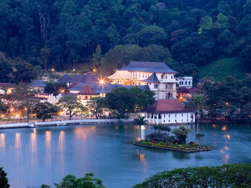 Kandy - canva (3)